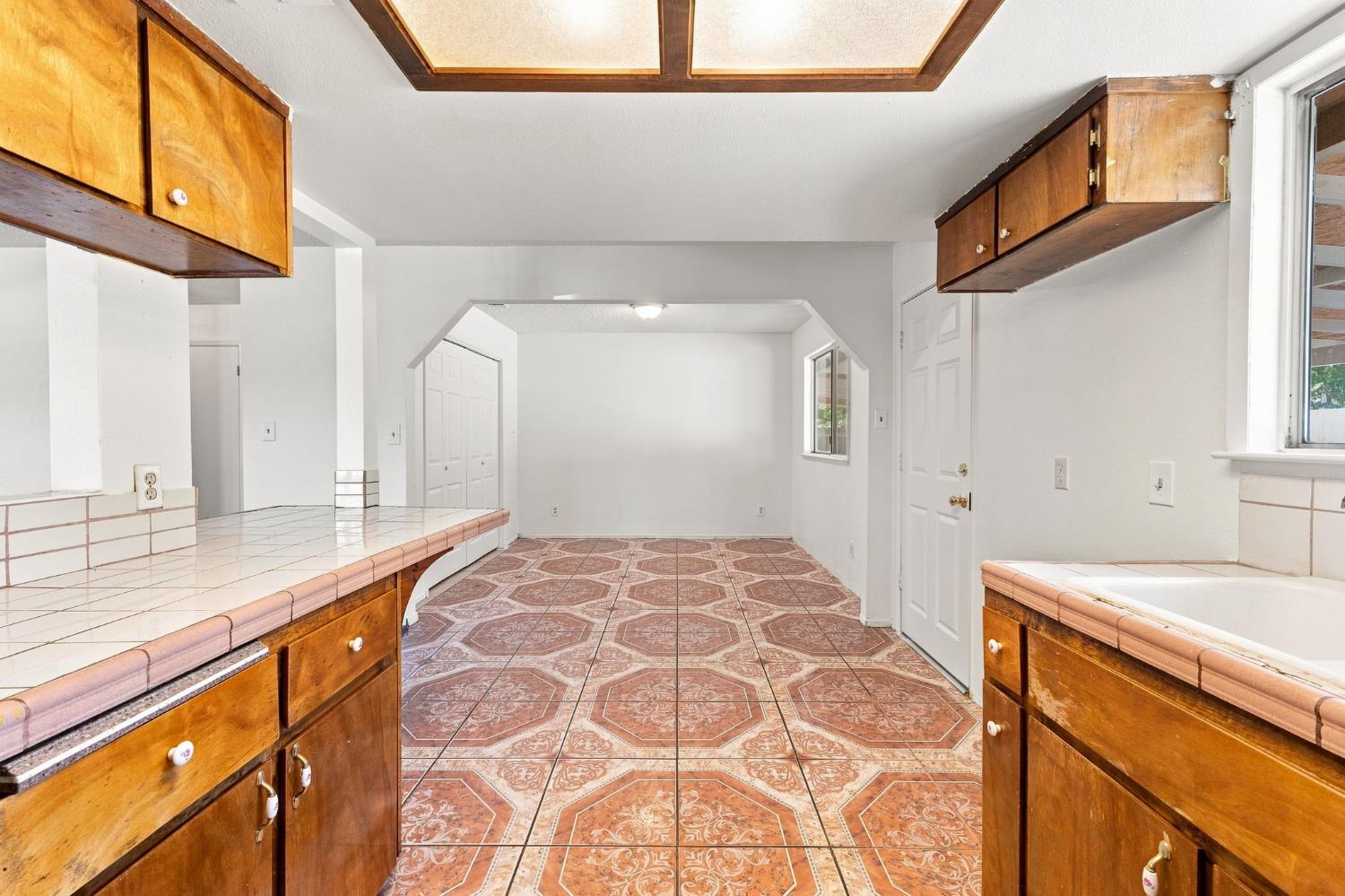8515 Smyrna, Parlier, CA 93648
