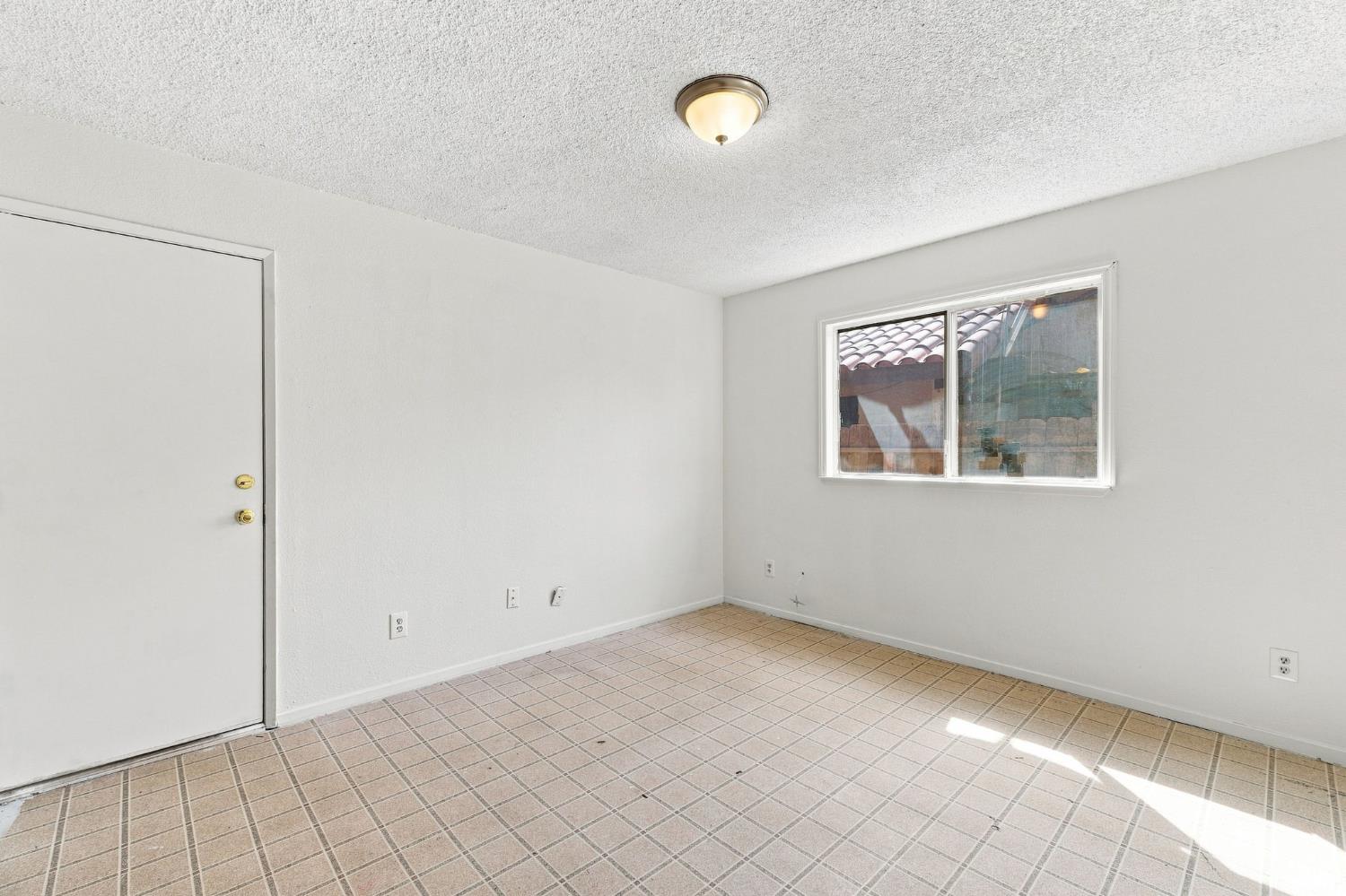 8515 Smyrna, Parlier, CA 93648