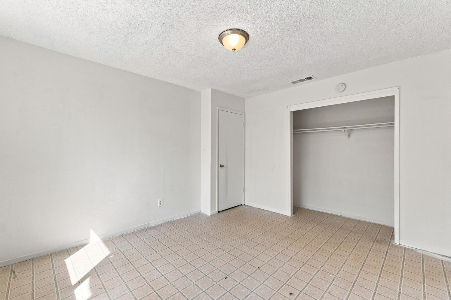 8515 Smyrna, Parlier, CA 93648