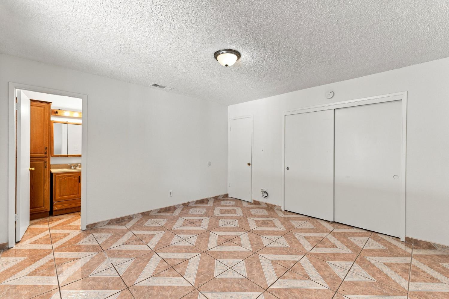 8515 Smyrna, Parlier, CA 93648
