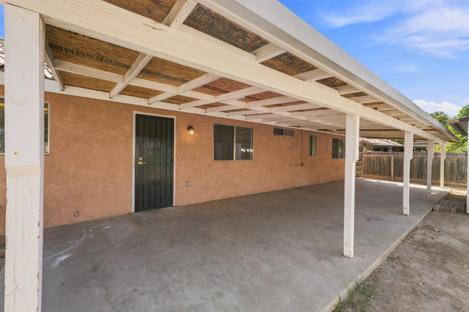 8515 Smyrna, Parlier, CA 93648