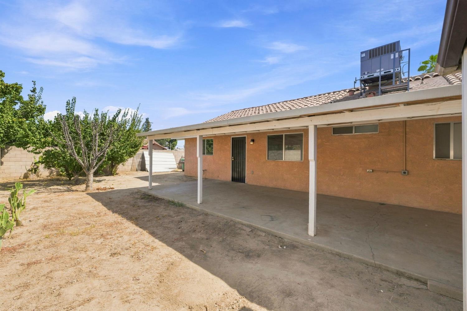 8515 Smyrna, Parlier, CA 93648