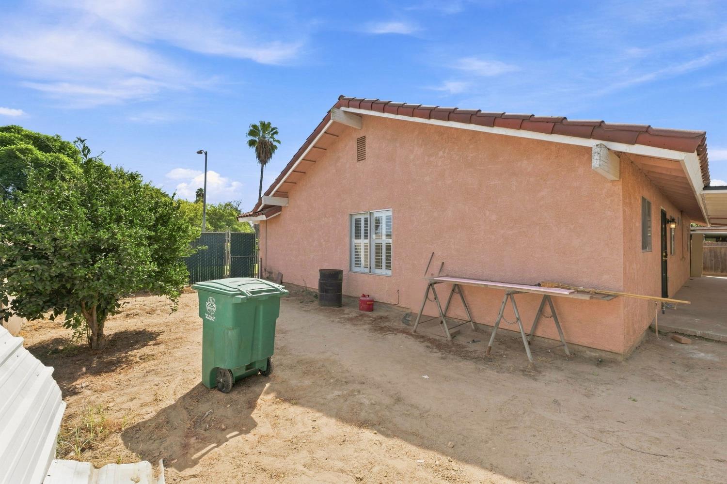 8515 Smyrna, Parlier, CA 93648