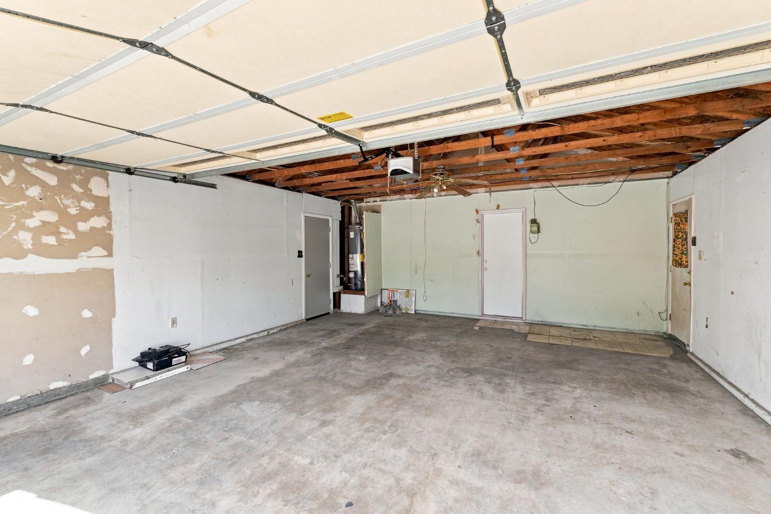 8515 Smyrna, Parlier, CA 93648
