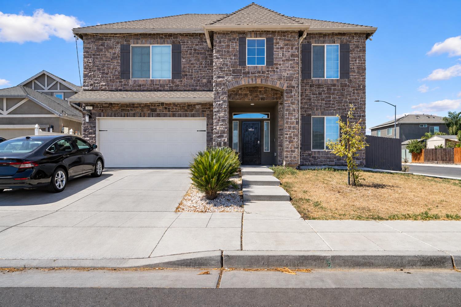 1637 N State St, Fresno, CA 93722