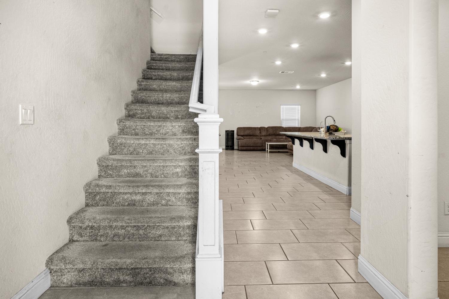 1637 N State St, Fresno, CA 93722