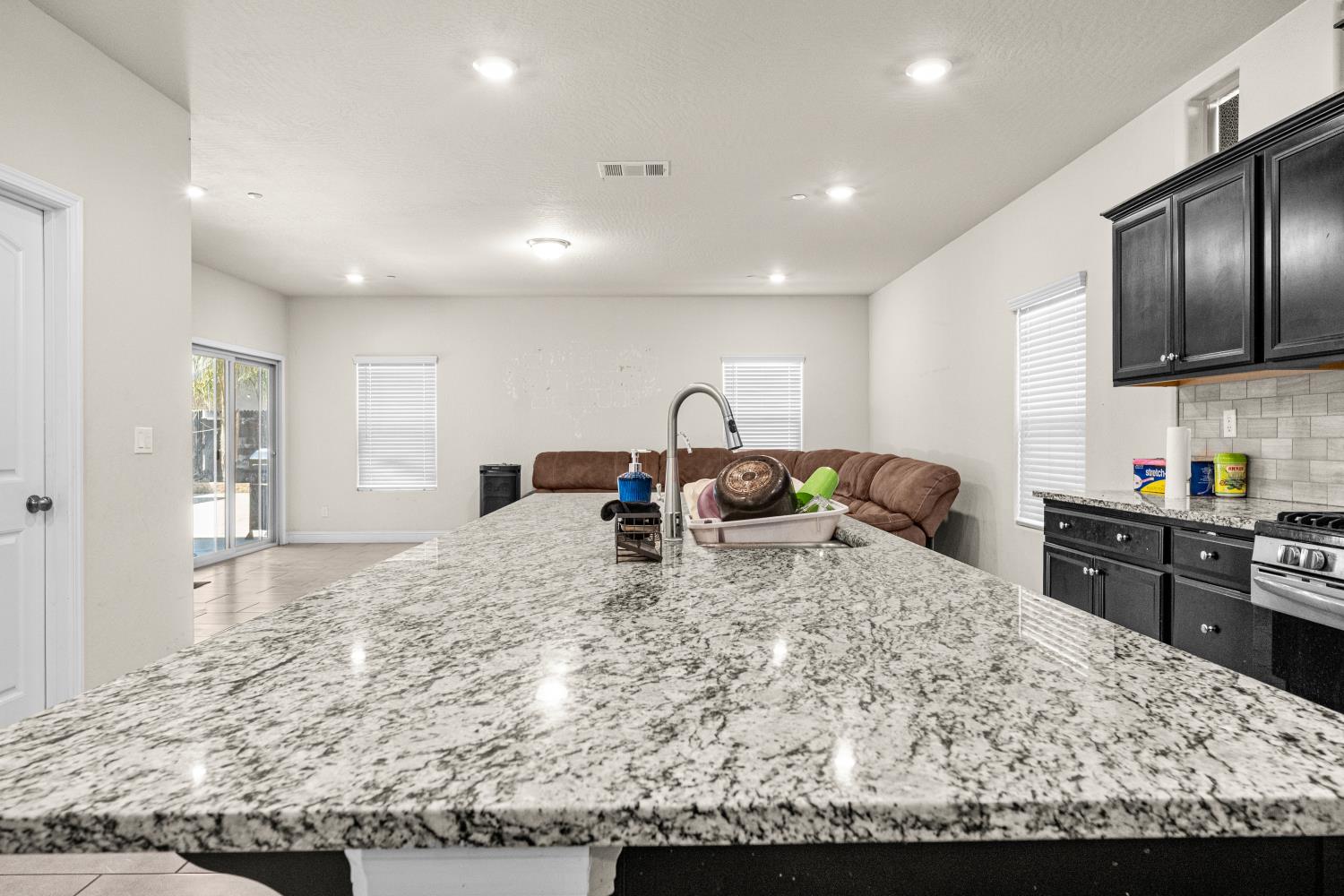 1637 N State St, Fresno, CA 93722