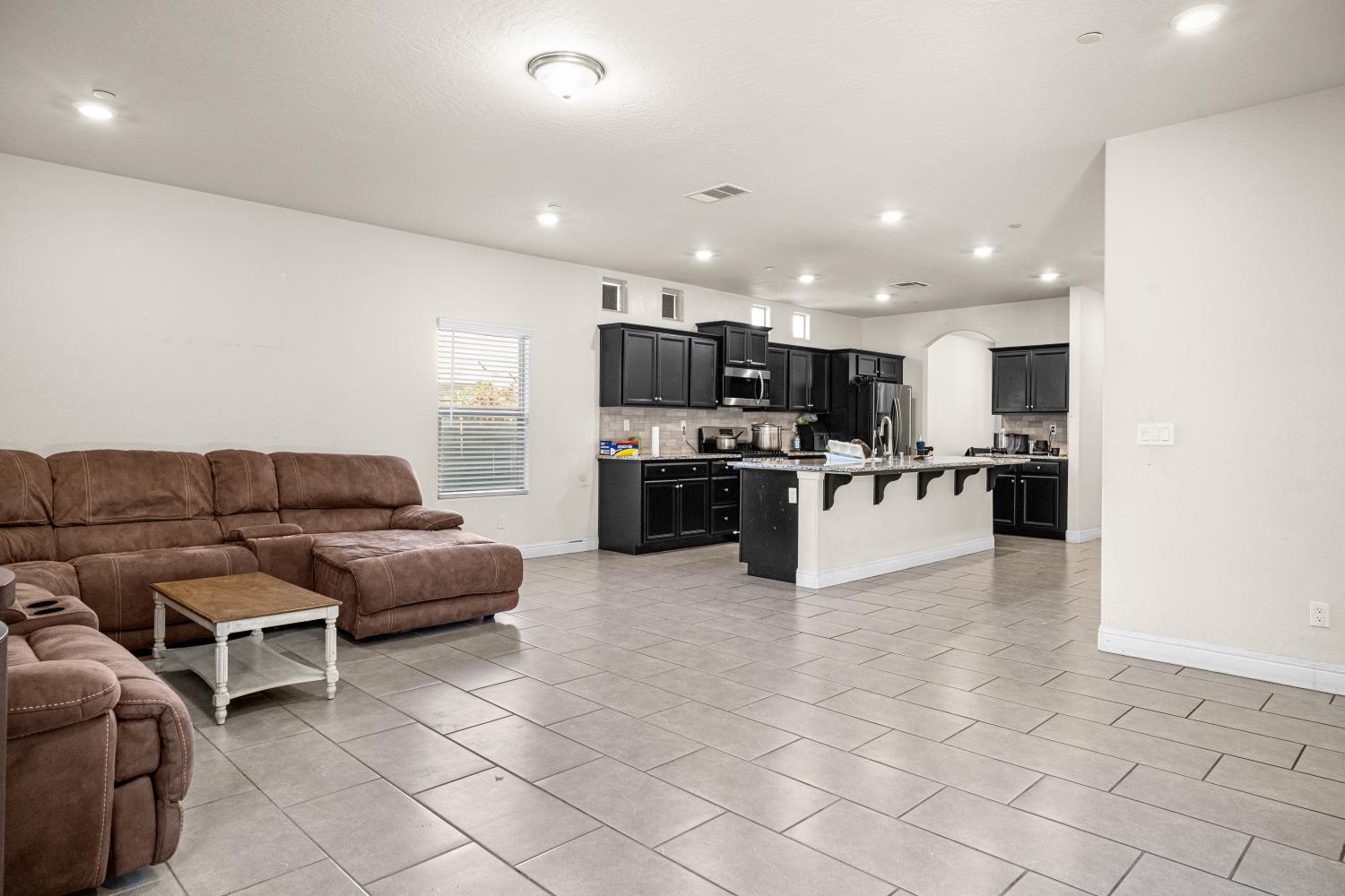 1637 N State St, Fresno, CA 93722