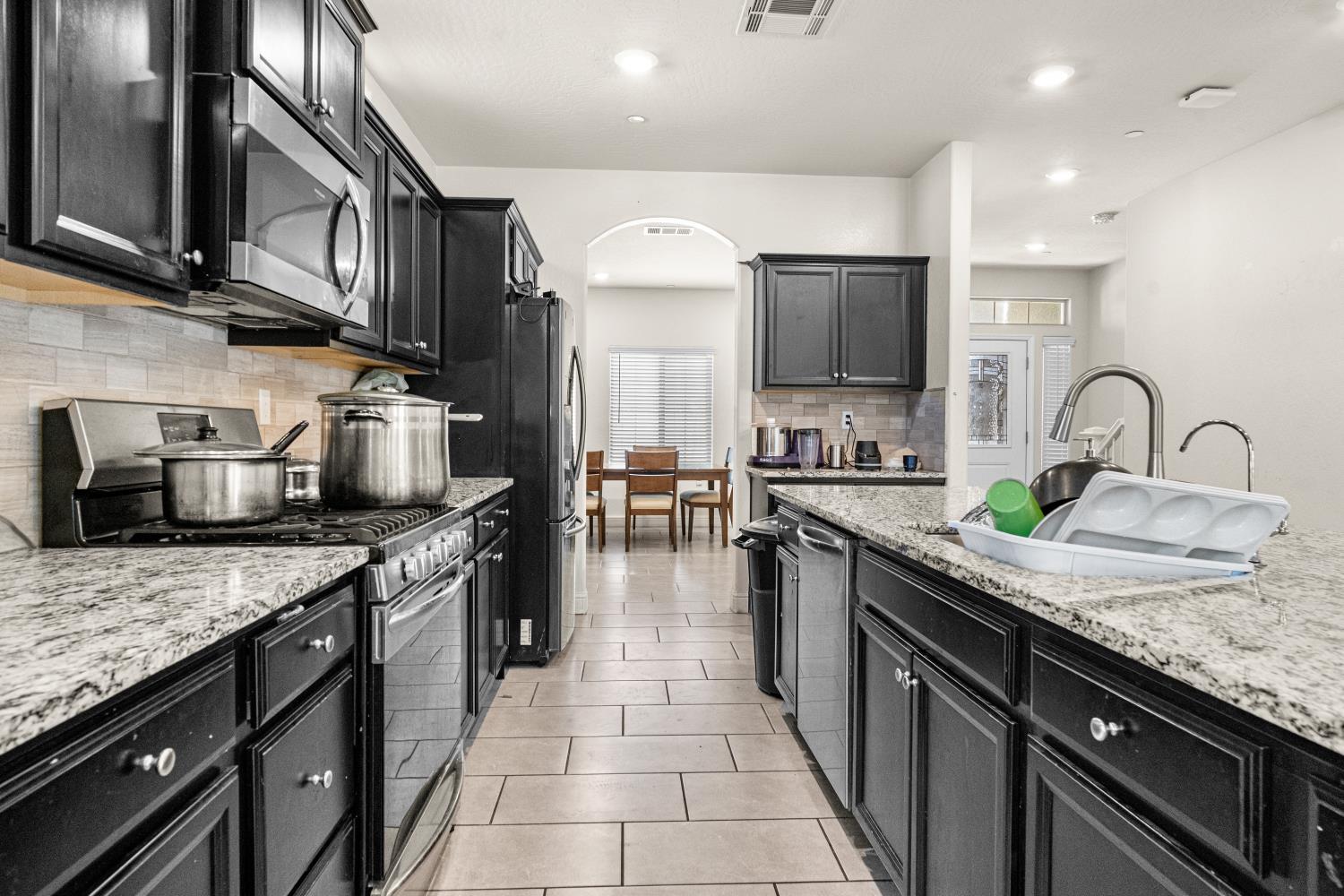 1637 N State St, Fresno, CA 93722