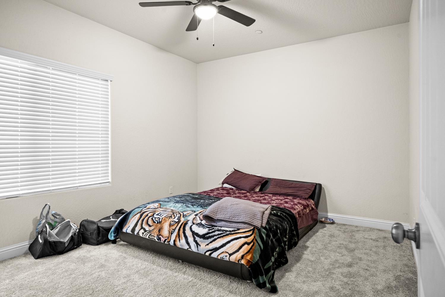 1637 N State St, Fresno, CA 93722