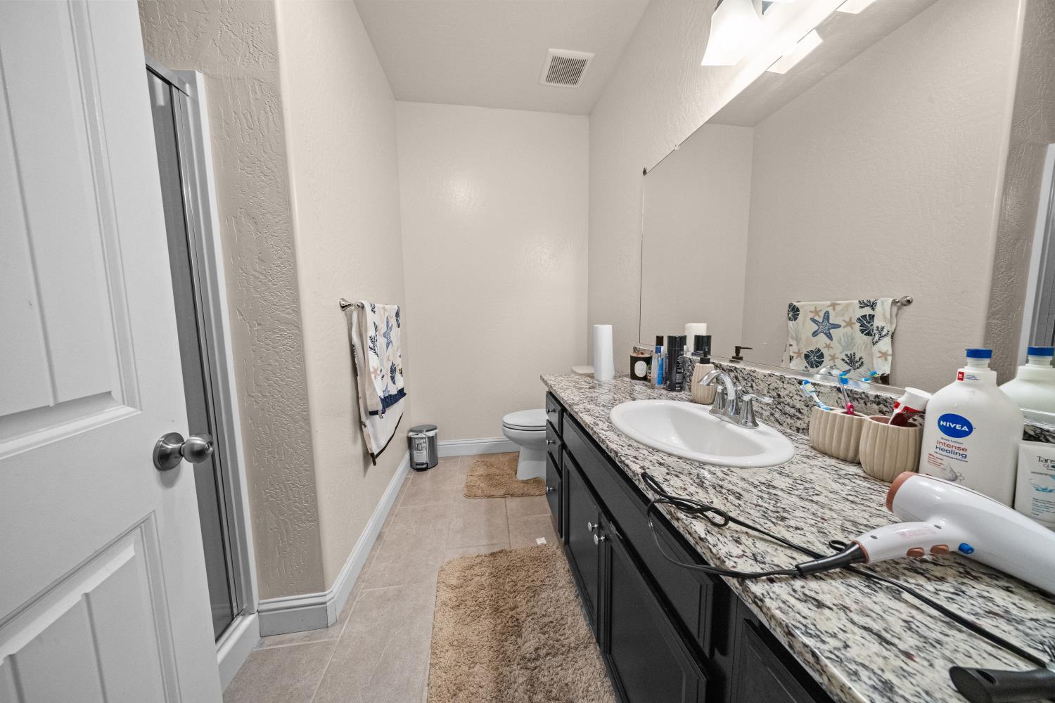 1637 N State St, Fresno, CA 93722