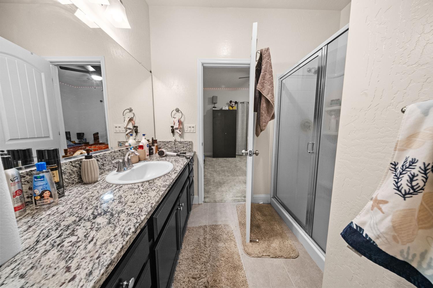 1637 N State St, Fresno, CA 93722