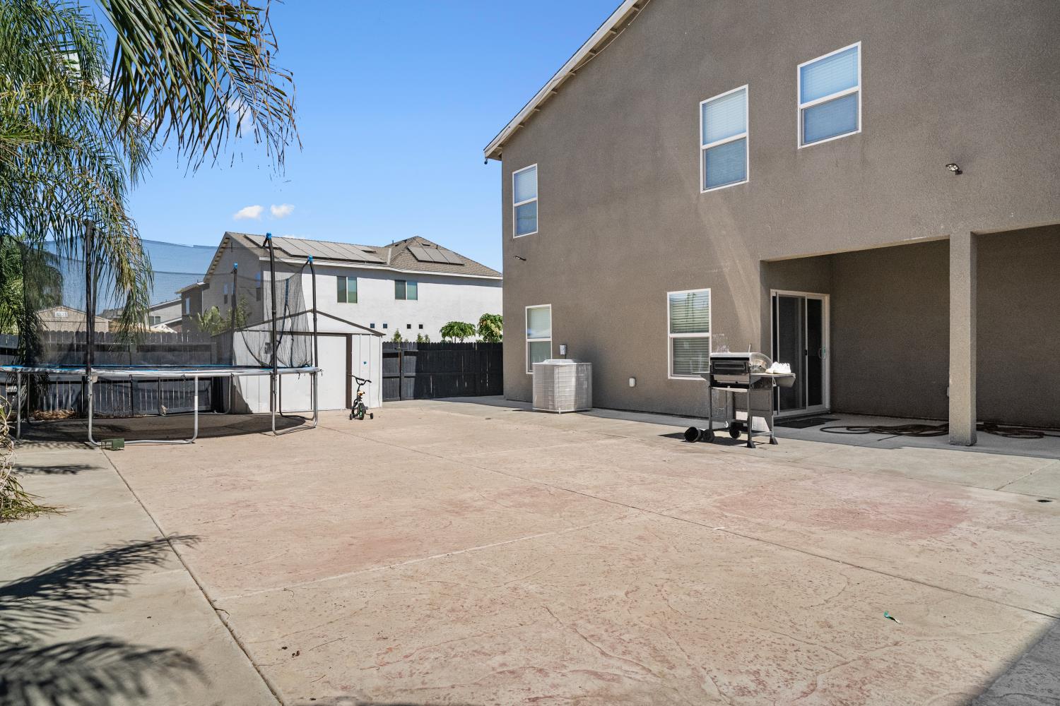 1637 N State St, Fresno, CA 93722