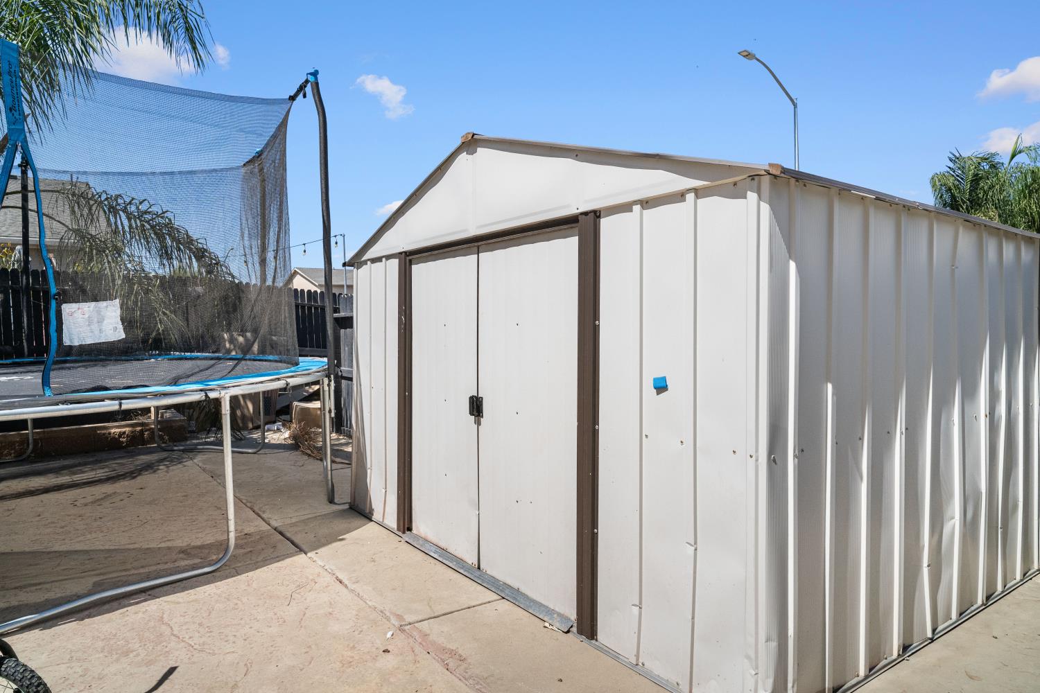 1637 N State St, Fresno, CA 93722