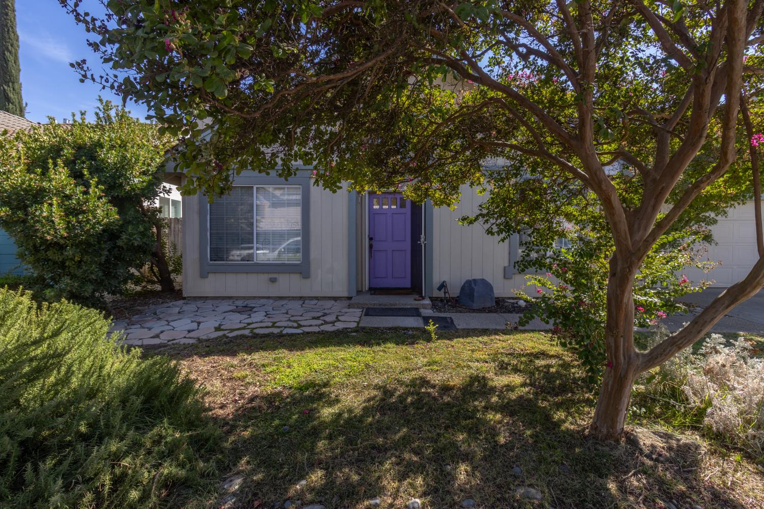 2189 E Pinedale Ave, Fresno, CA 93720