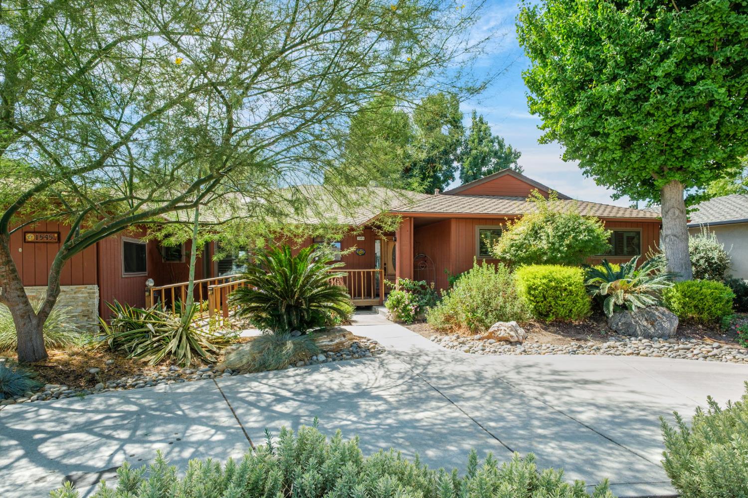 1545 E Calimyrna Ave, Fresno, CA 93710