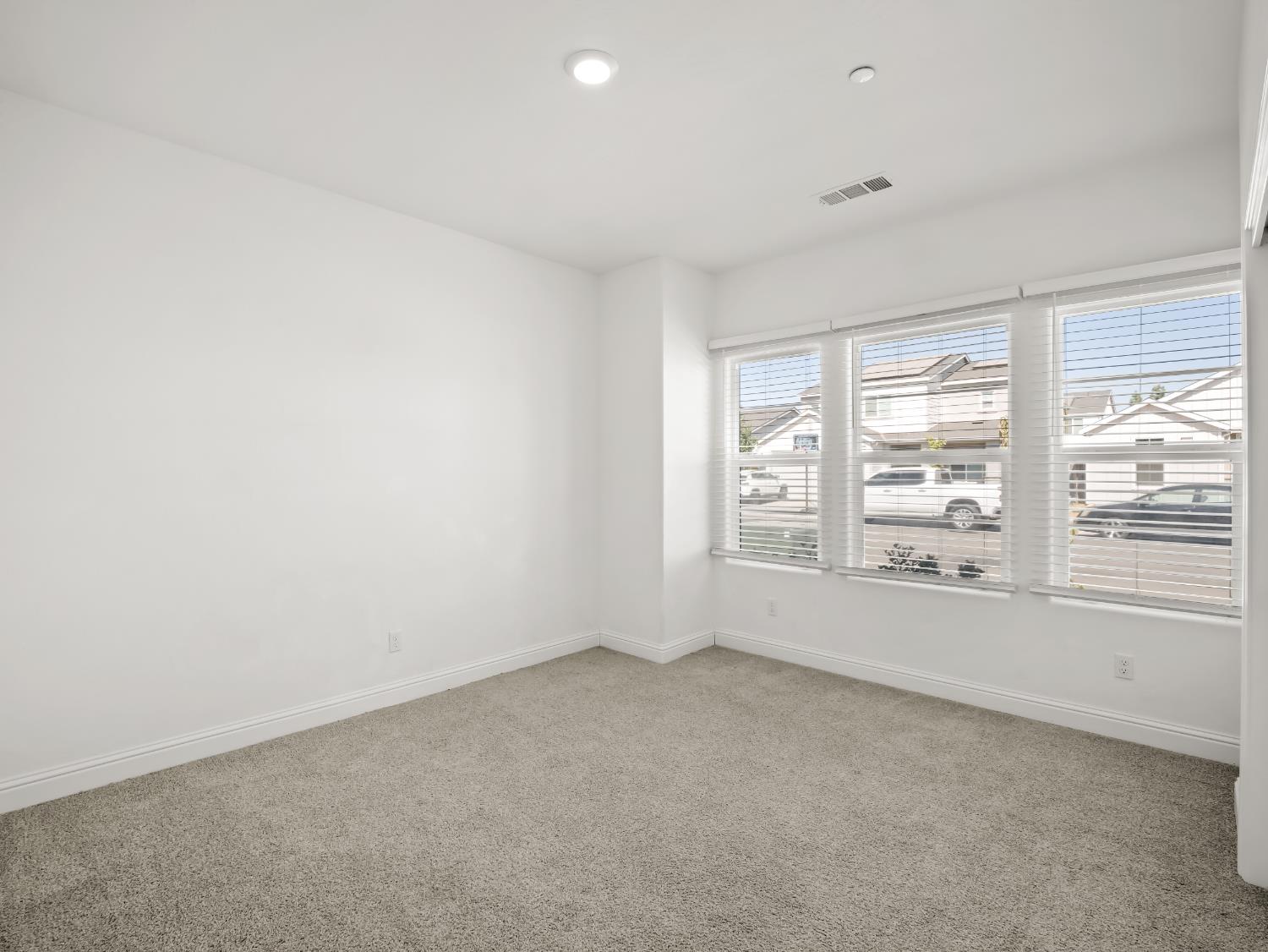 6455 E Giavanna Ave, Fresno, CA 93727