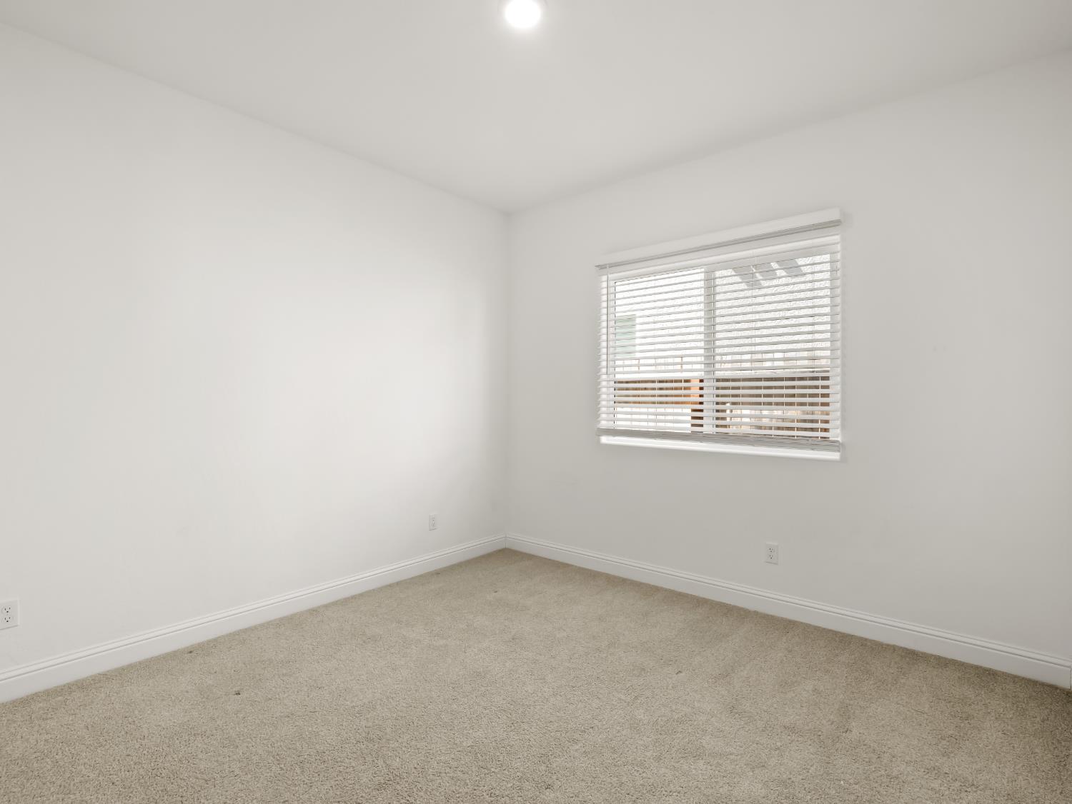 6455 E Giavanna Ave, Fresno, CA 93727