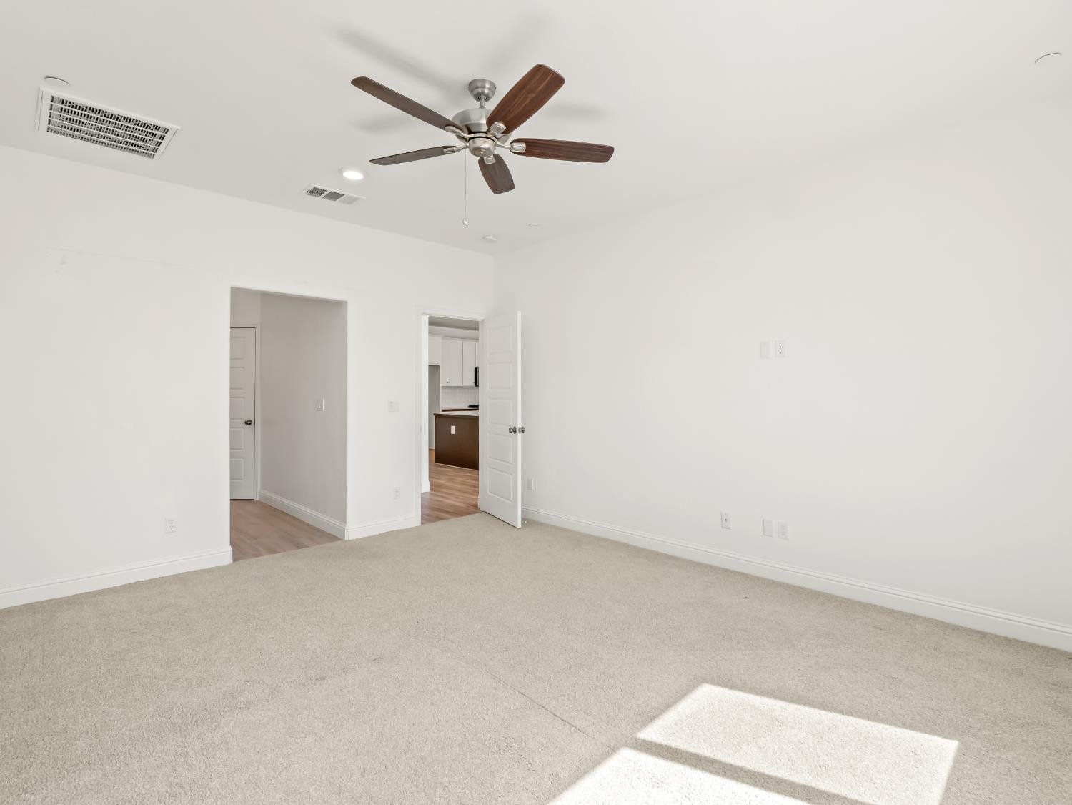 6455 E Giavanna Ave, Fresno, CA 93727