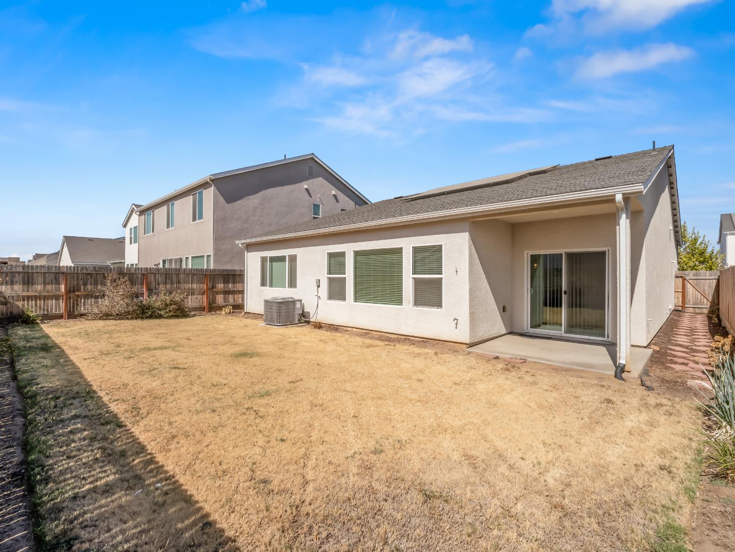 6455 E Giavanna Ave, Fresno, CA 93727