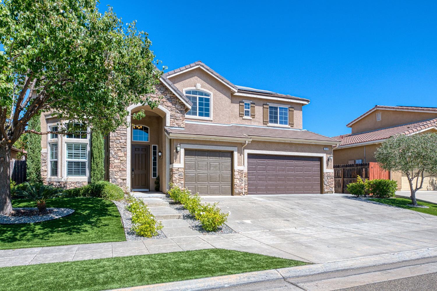 2272 E Prestwick Ave, Fresno, CA 93730