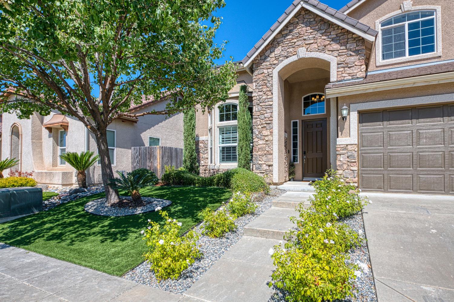 2272 E Prestwick Ave, Fresno, CA 93730