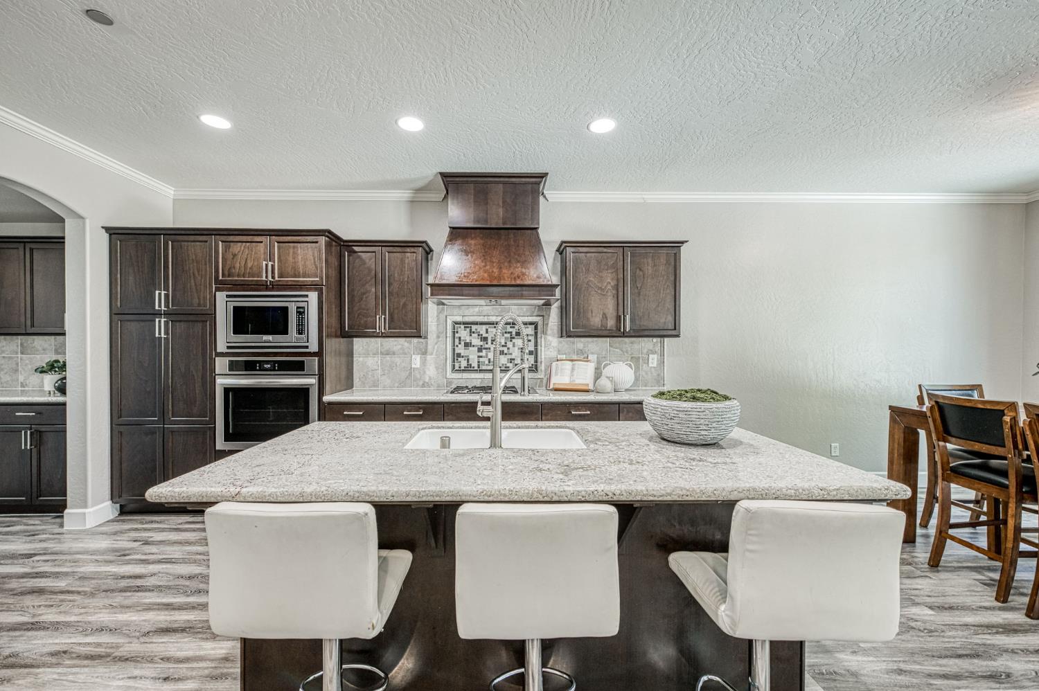 2272 E Prestwick Ave, Fresno, CA 93730