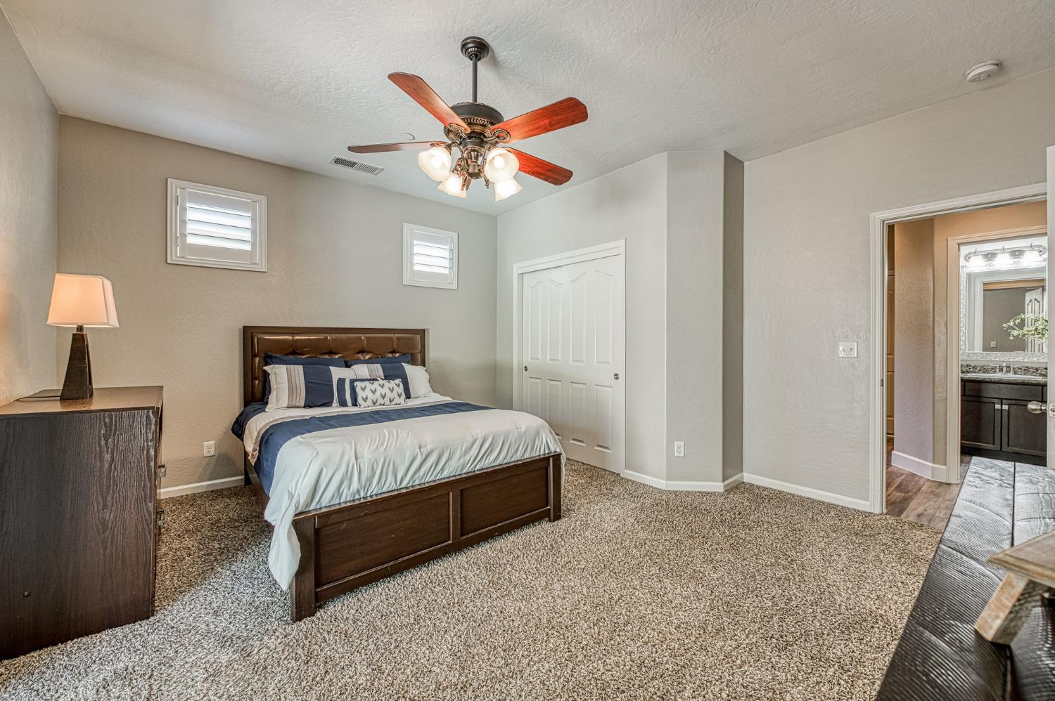 2272 E Prestwick Ave, Fresno, CA 93730