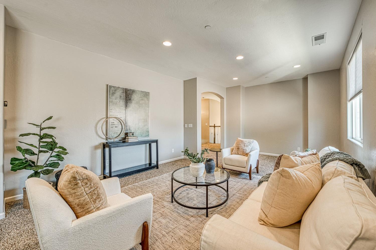 2272 E Prestwick Ave, Fresno, CA 93730