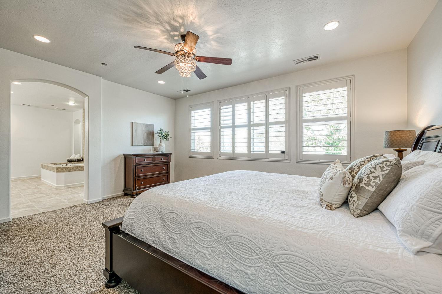 2272 E Prestwick Ave, Fresno, CA 93730