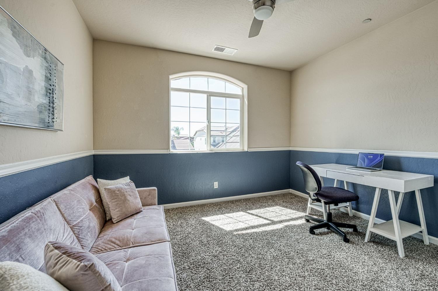 2272 E Prestwick Ave, Fresno, CA 93730