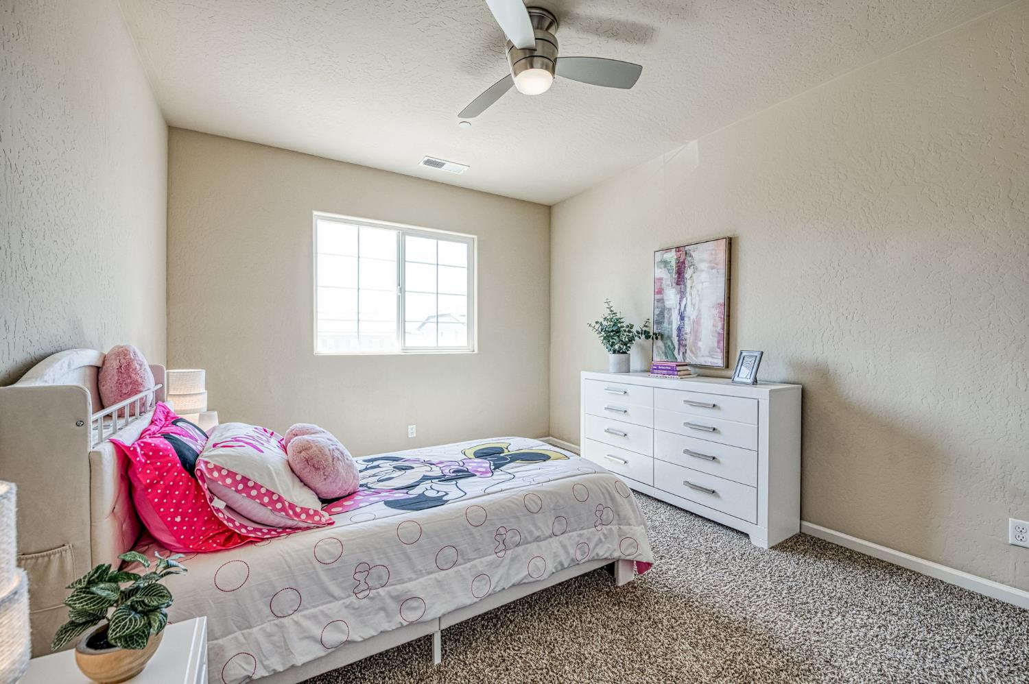 2272 E Prestwick Ave, Fresno, CA 93730