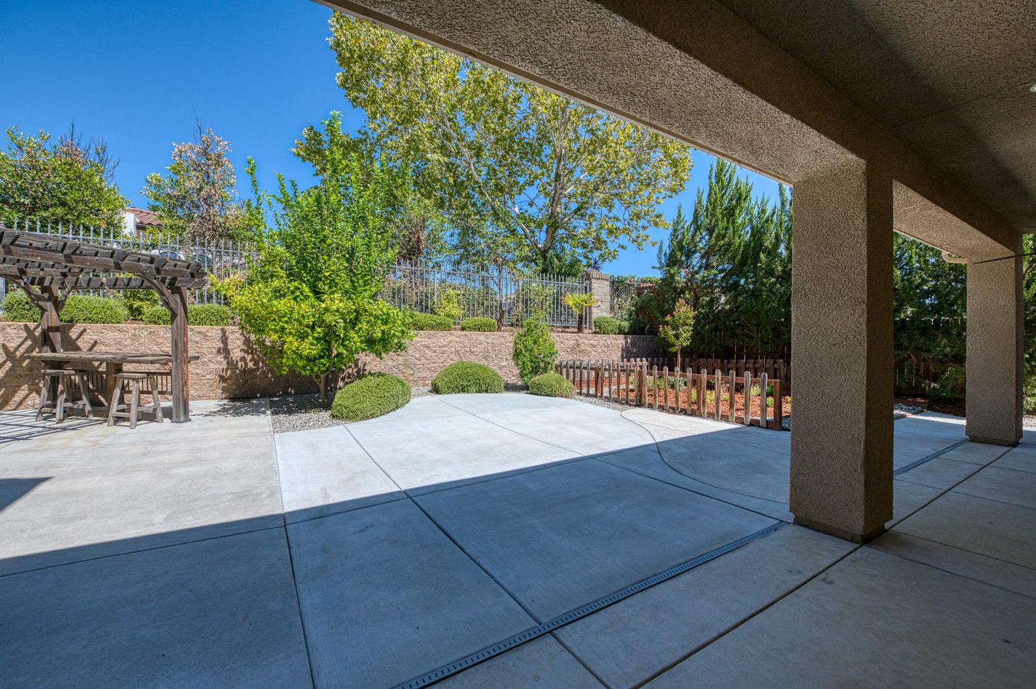 2272 E Prestwick Ave, Fresno, CA 93730
