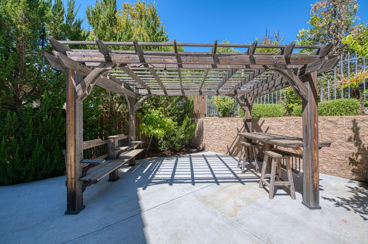 2272 E Prestwick Ave, Fresno, CA 93730