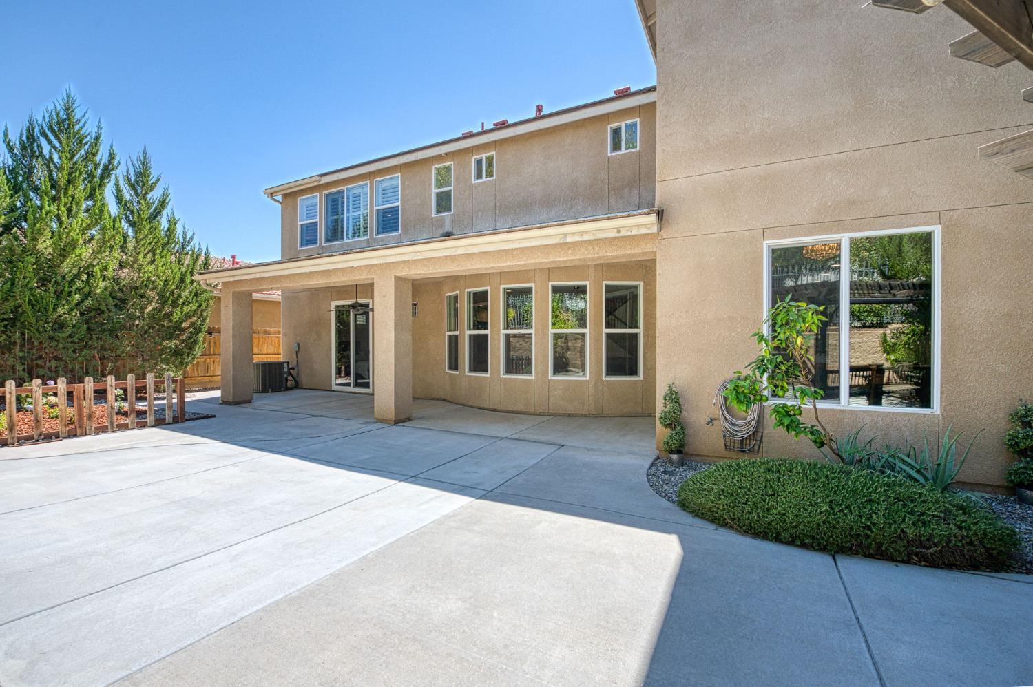 2272 E Prestwick Ave, Fresno, CA 93730