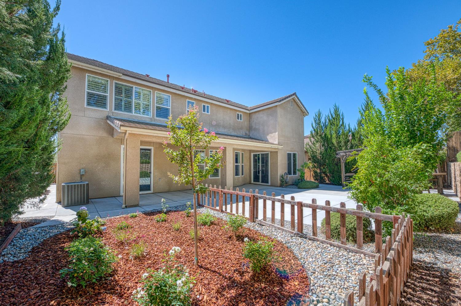 2272 E Prestwick Ave, Fresno, CA 93730