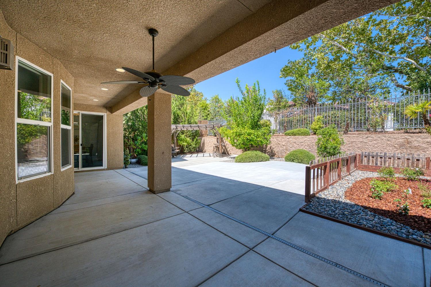 2272 E Prestwick Ave, Fresno, CA 93730