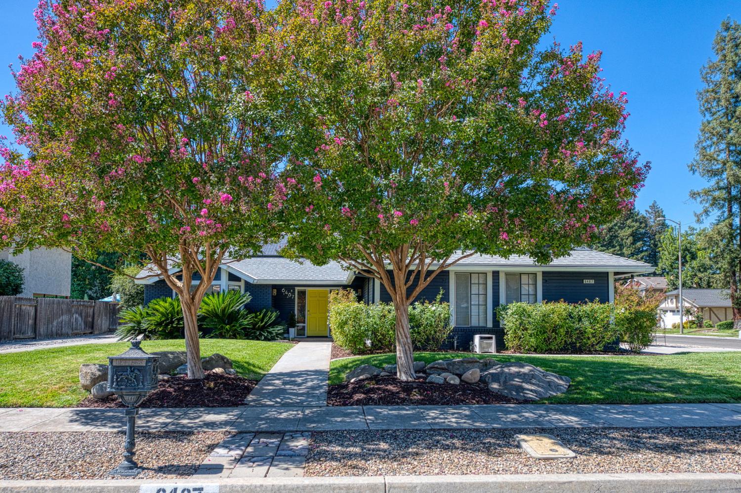 6487 N Arthur Ave, Fresno, CA 93711