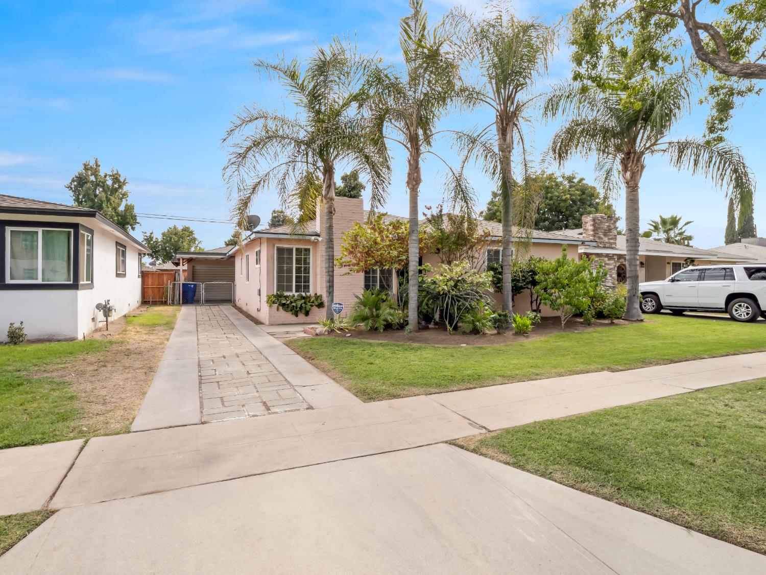 2014 E Simpson Ave E, Fresno, CA 93703