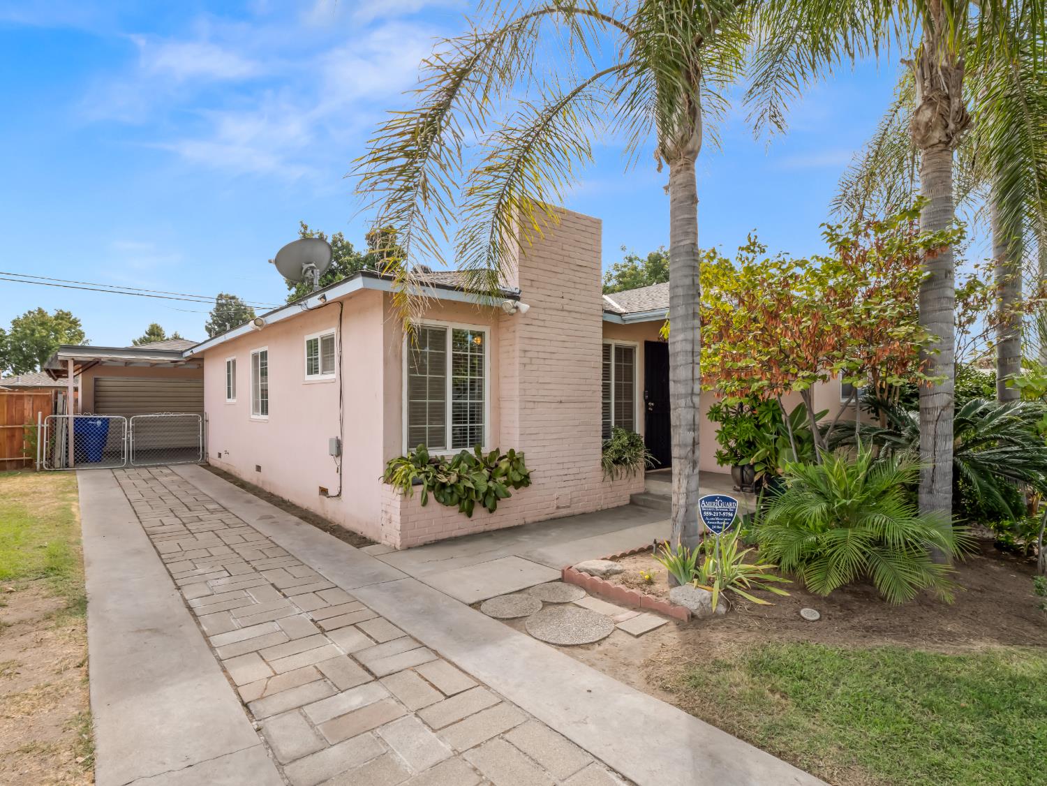 2014 E Simpson Ave E, Fresno, CA 93703