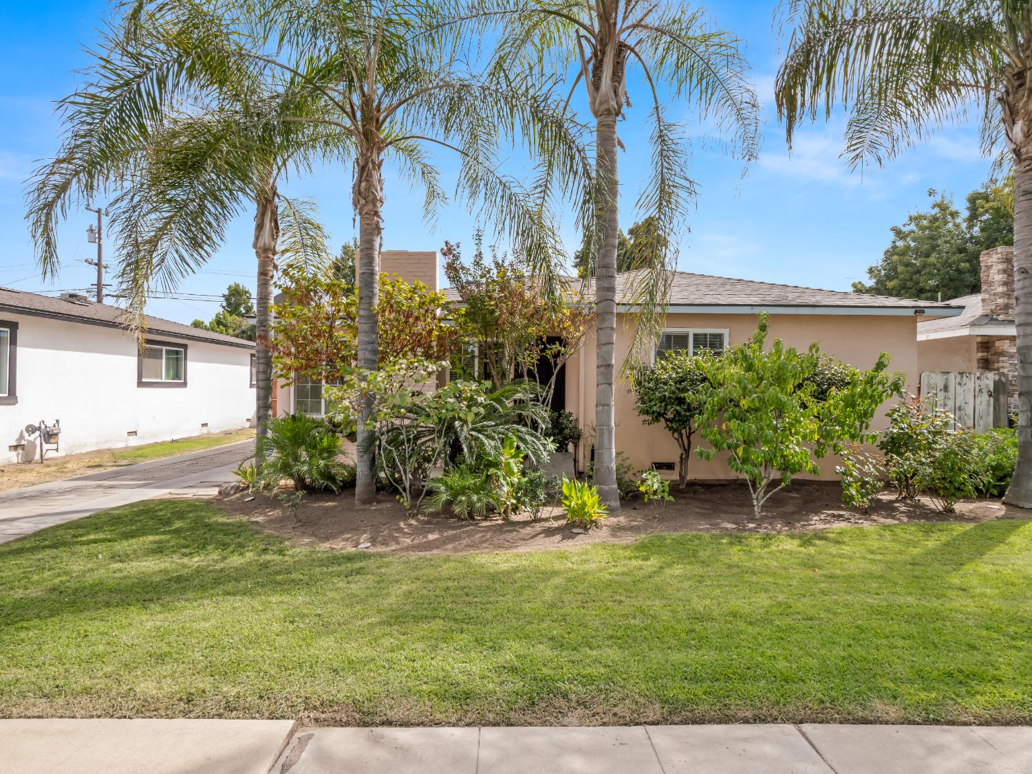 2014 E Simpson Ave E, Fresno, CA 93703