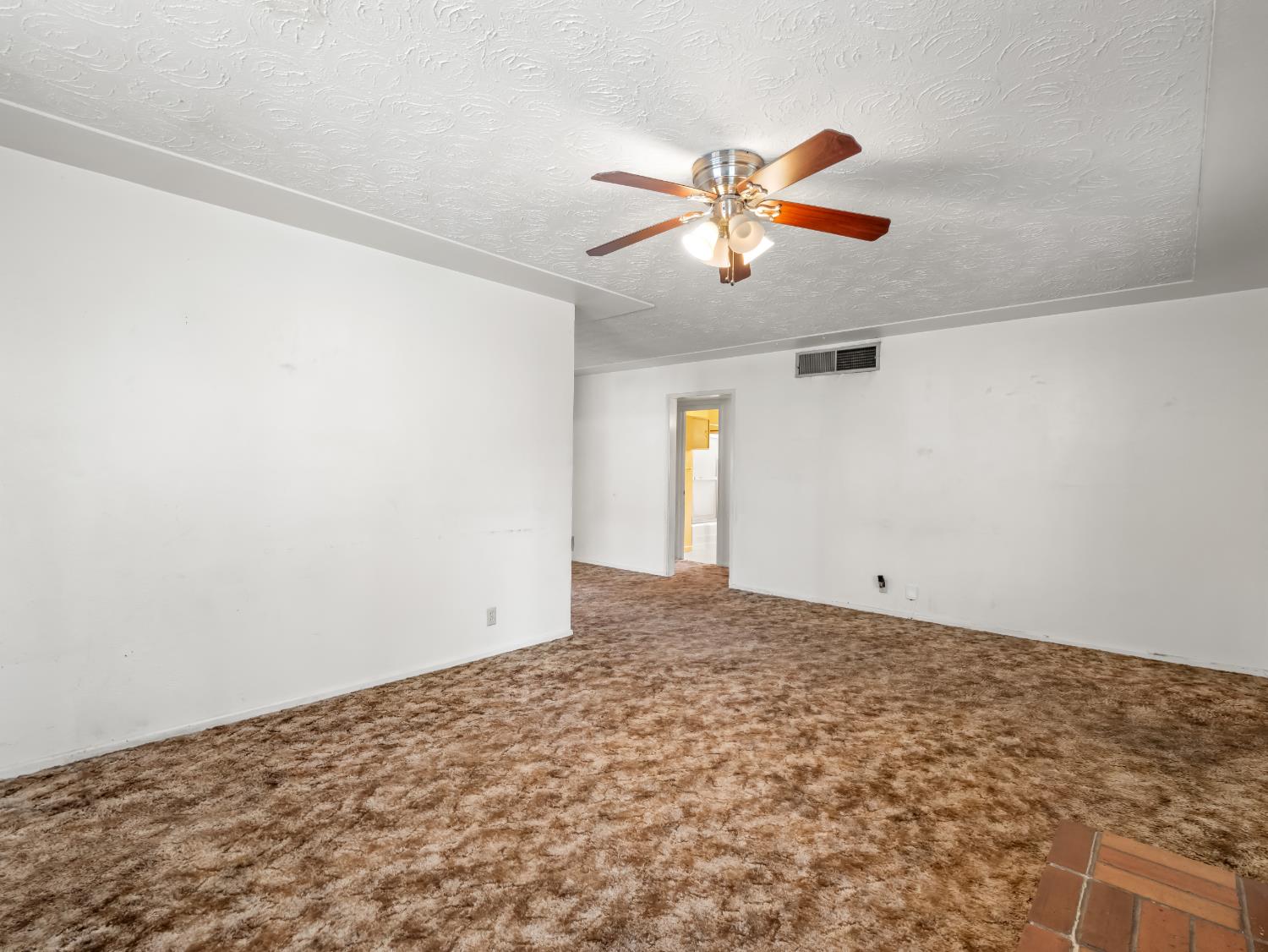 2014 E Simpson Ave E, Fresno, CA 93703
