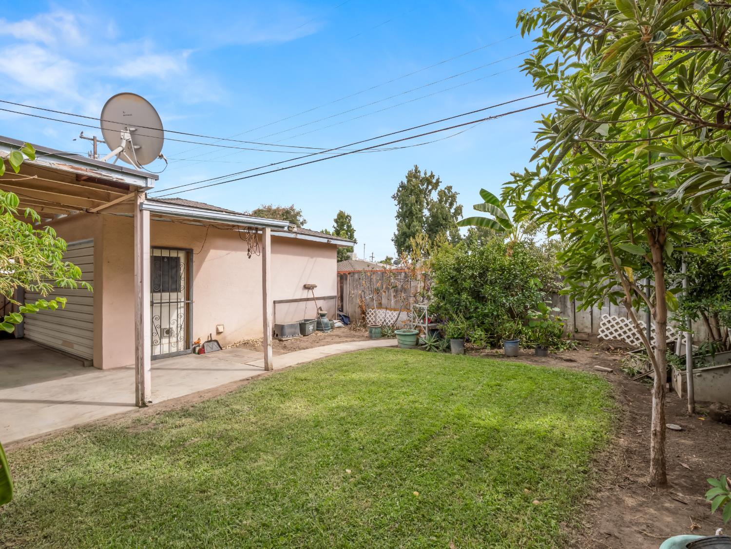 2014 E Simpson Ave E, Fresno, CA 93703