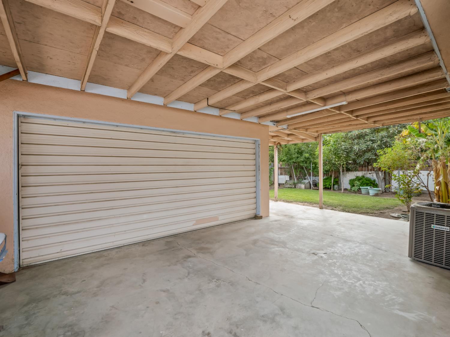 2014 E Simpson Ave E, Fresno, CA 93703