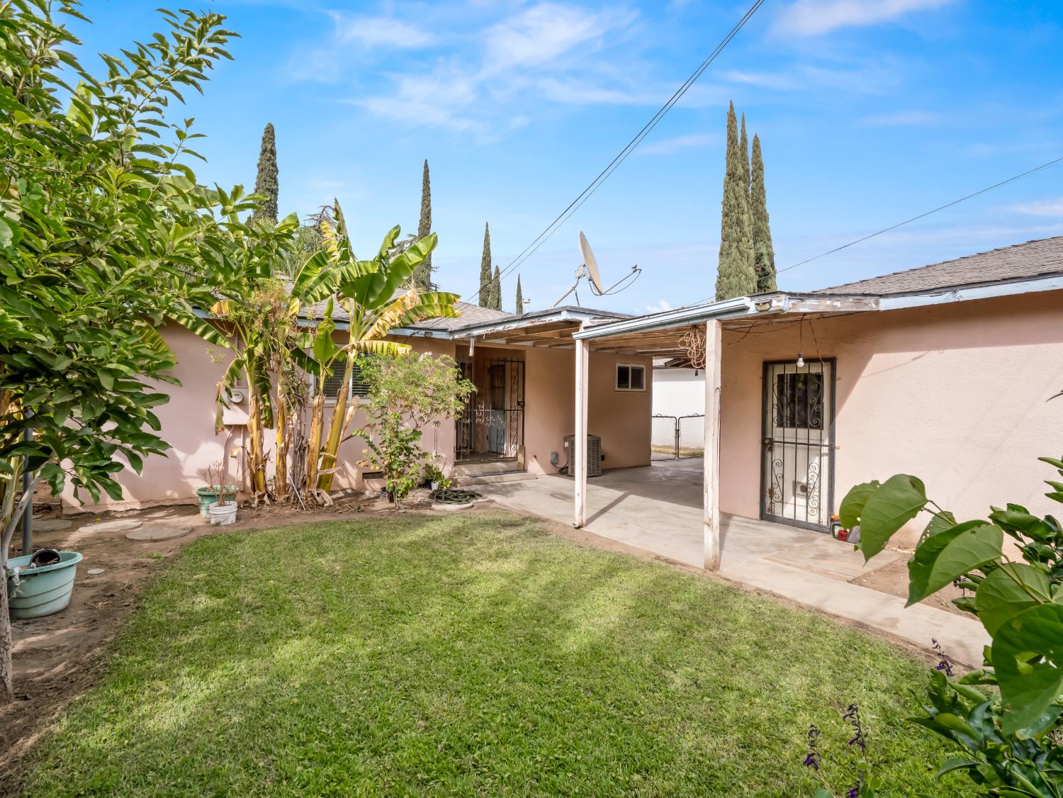 2014 E Simpson Ave E, Fresno, CA 93703