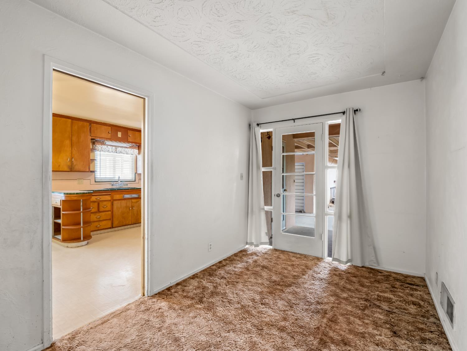 2014 E Simpson Ave E, Fresno, CA 93703