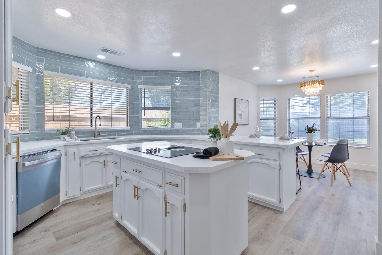 3711 W Victor Ave, Visalia, CA 93277