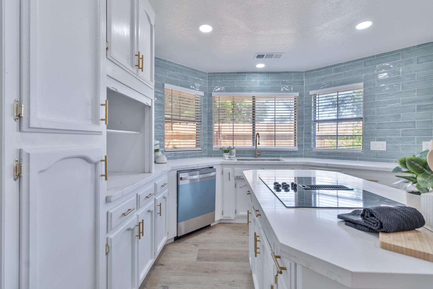 3711 W Victor Ave, Visalia, CA 93277