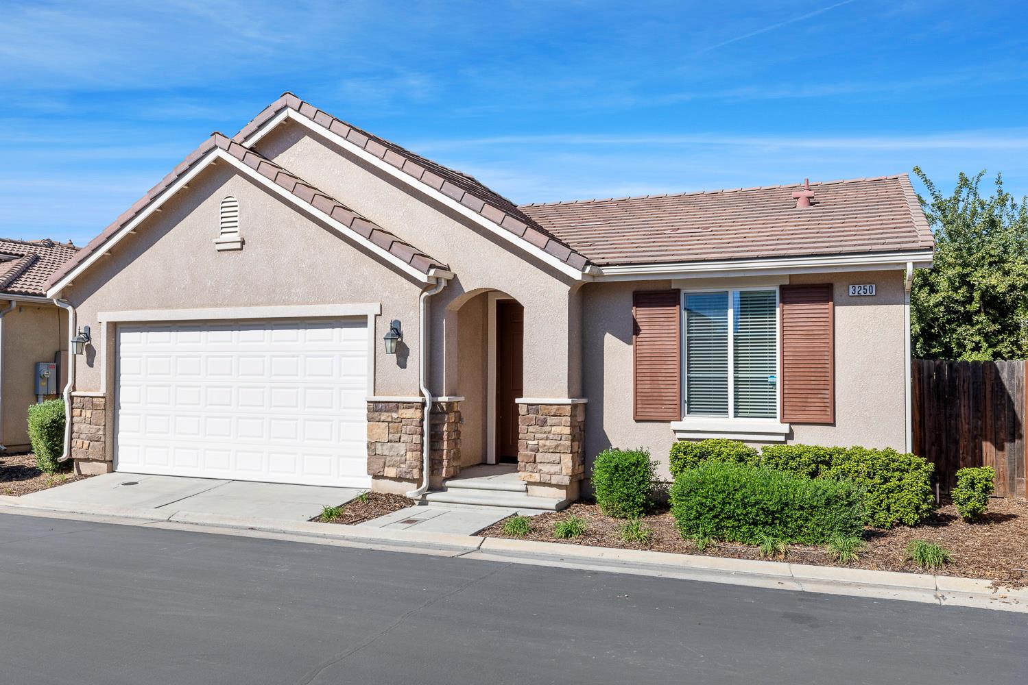 3250 Alps Ln, Clovis, CA 93619