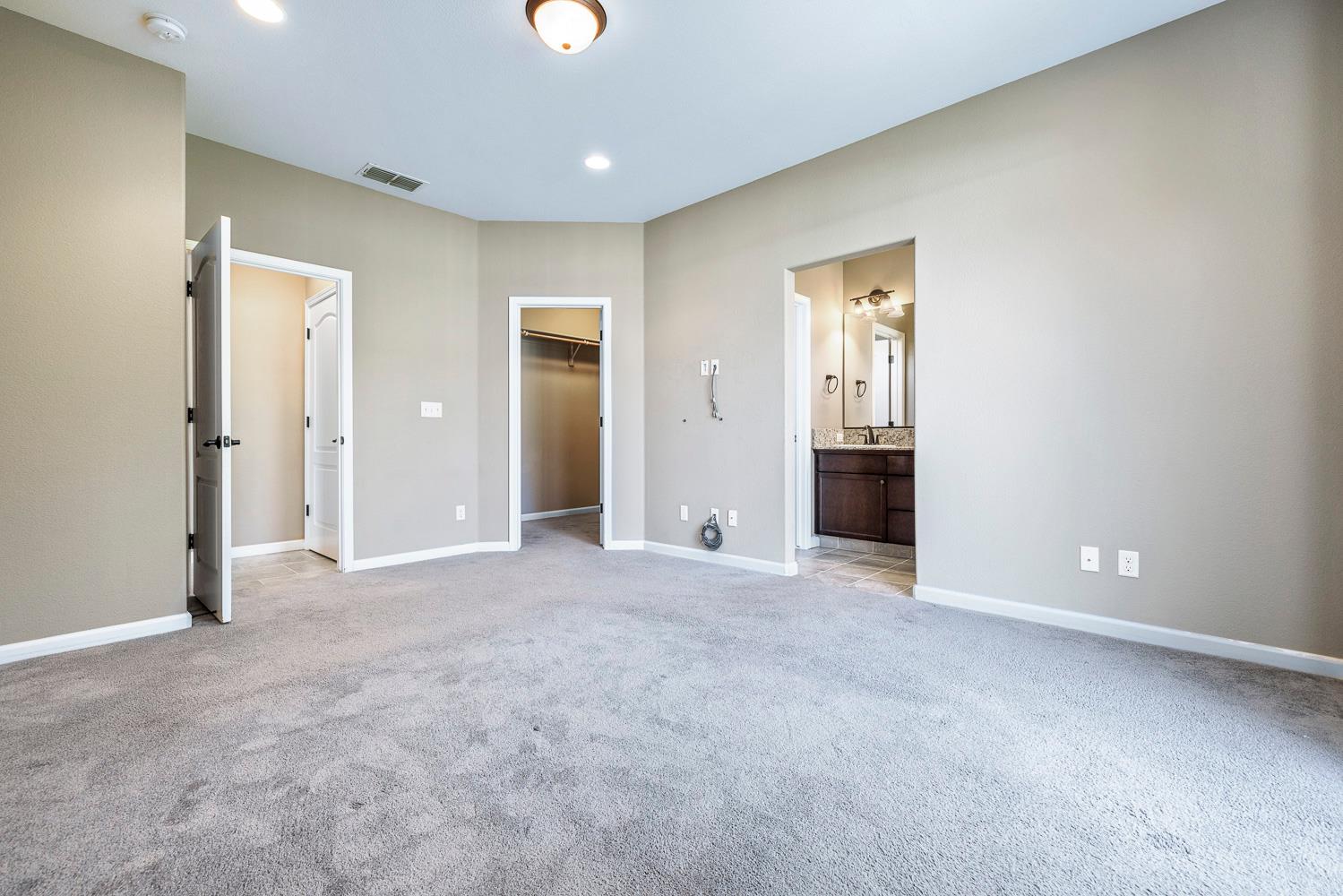 3250 Alps Ln, Clovis, CA 93619